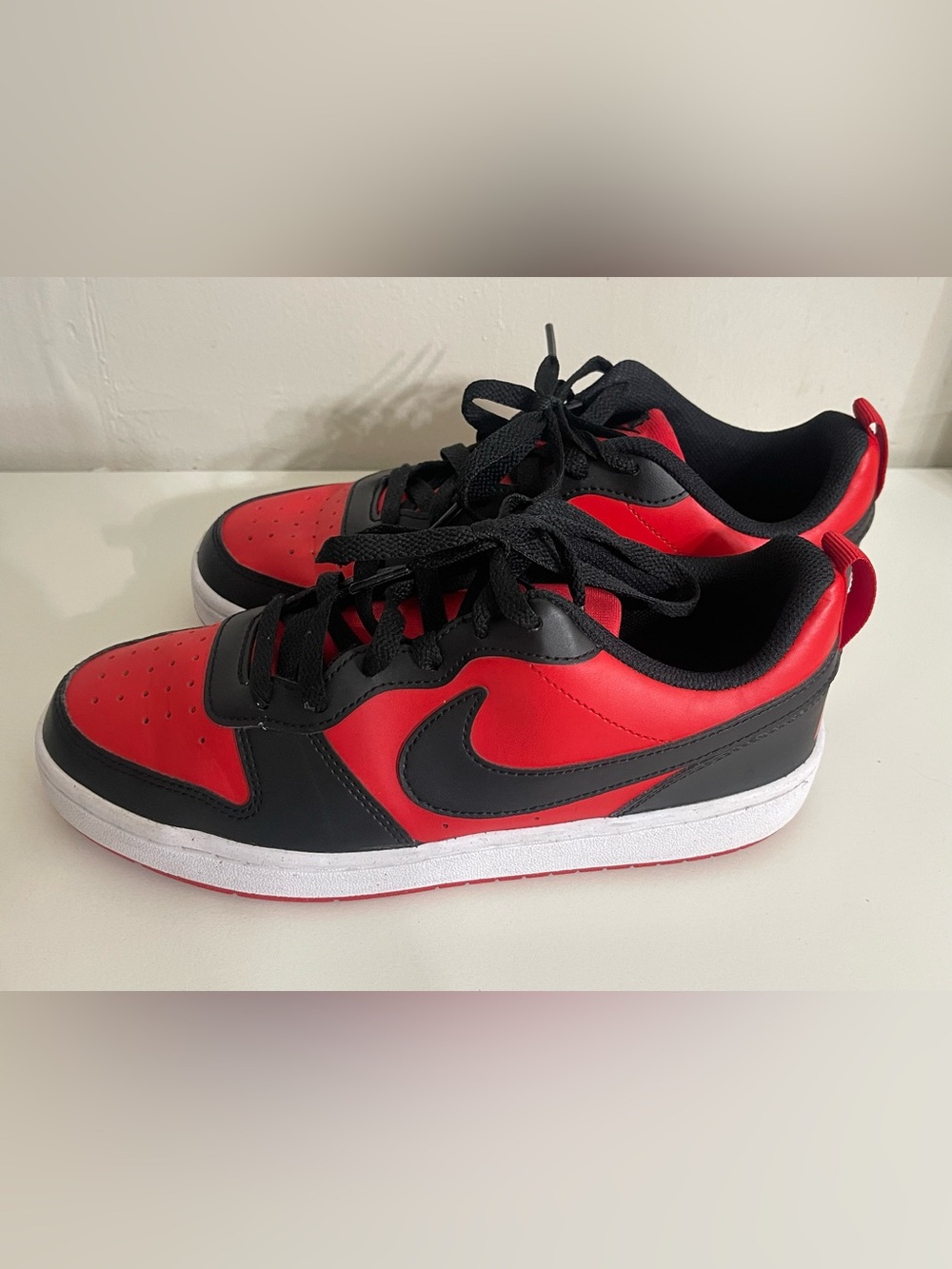 Nike Kids Red and Black Low-Cut Sneakers Size 6Y